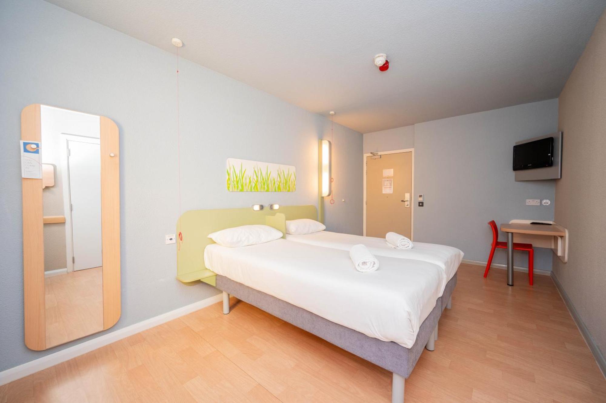 Ibis Budget London Barking Баркинг Экстерьер фото
