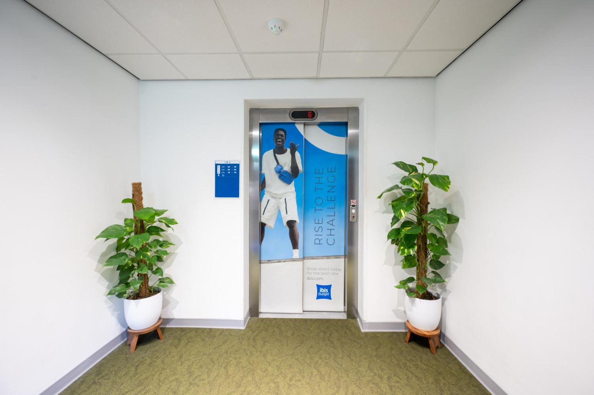 Ibis Budget London Barking Баркинг Экстерьер фото